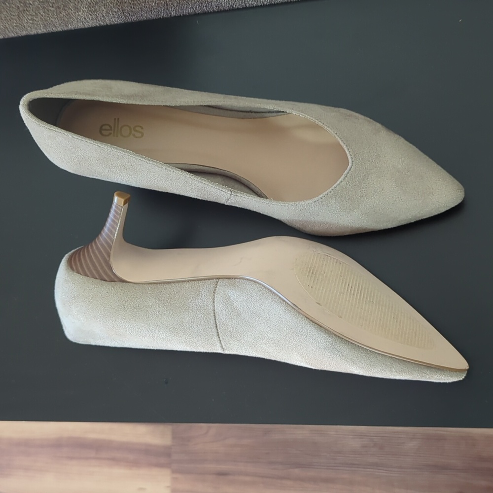Pump kitten heels 2" suede